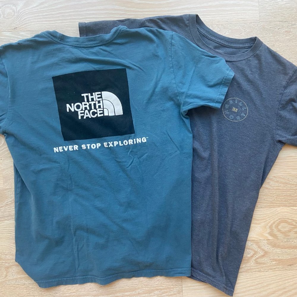 Two Men's T-Shirts North Face and Billabong Blue Size Medium